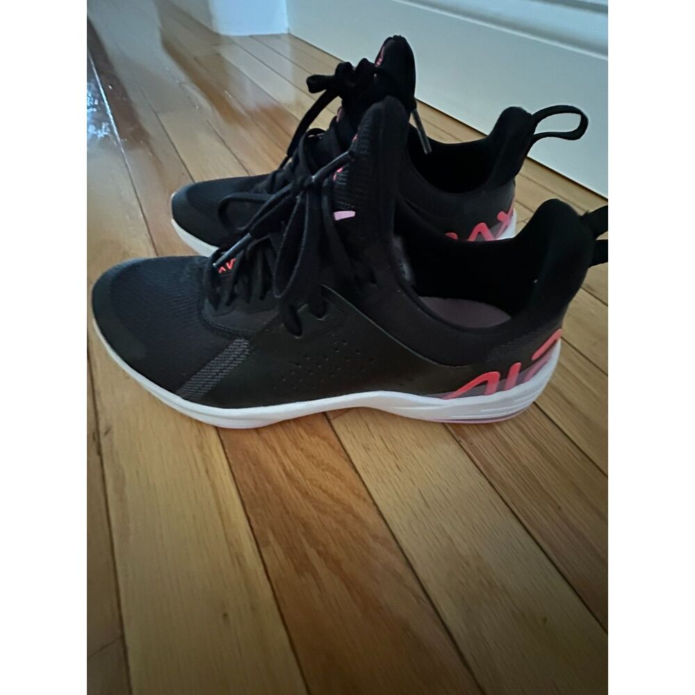 Nike Air Max Sneakers – Black with Pink Stitching – Women Athletic Shoes size 7